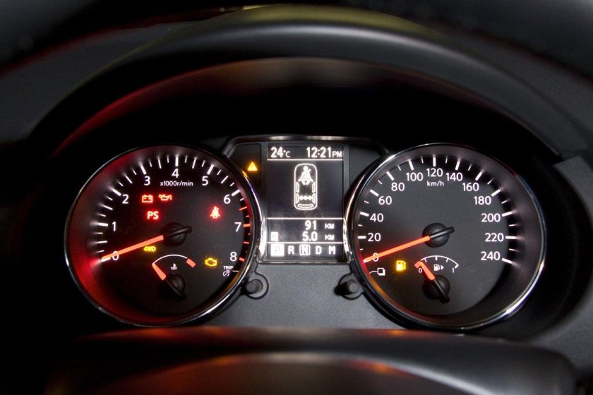 Nissan Qashqai 2008 приборная