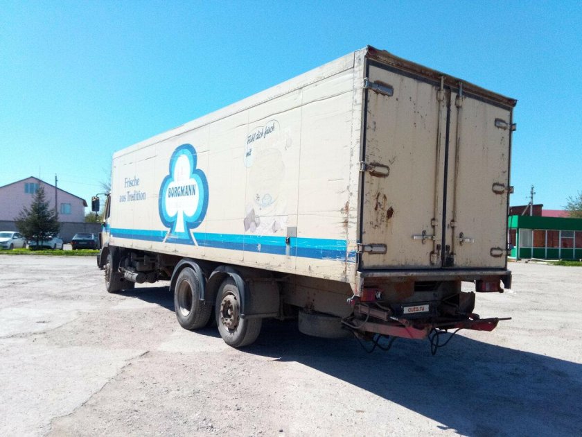 Мерседес Бенц 2422