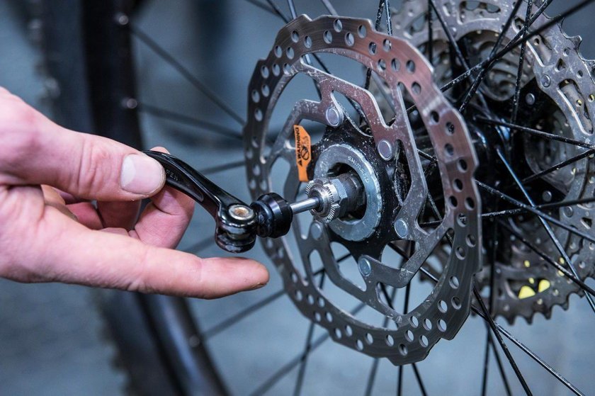 Эксцентрик заднего колеса велосипеда