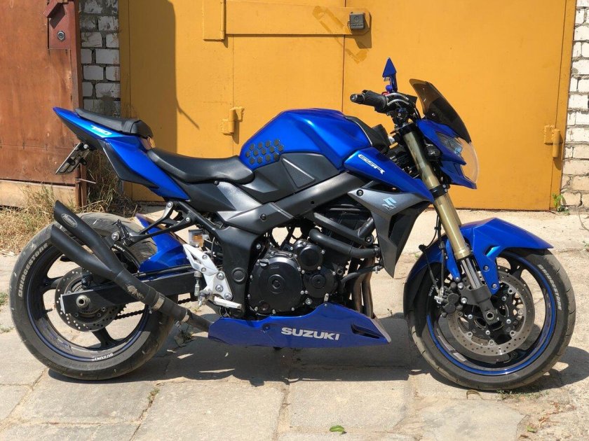 Suzuki gsr750 2014