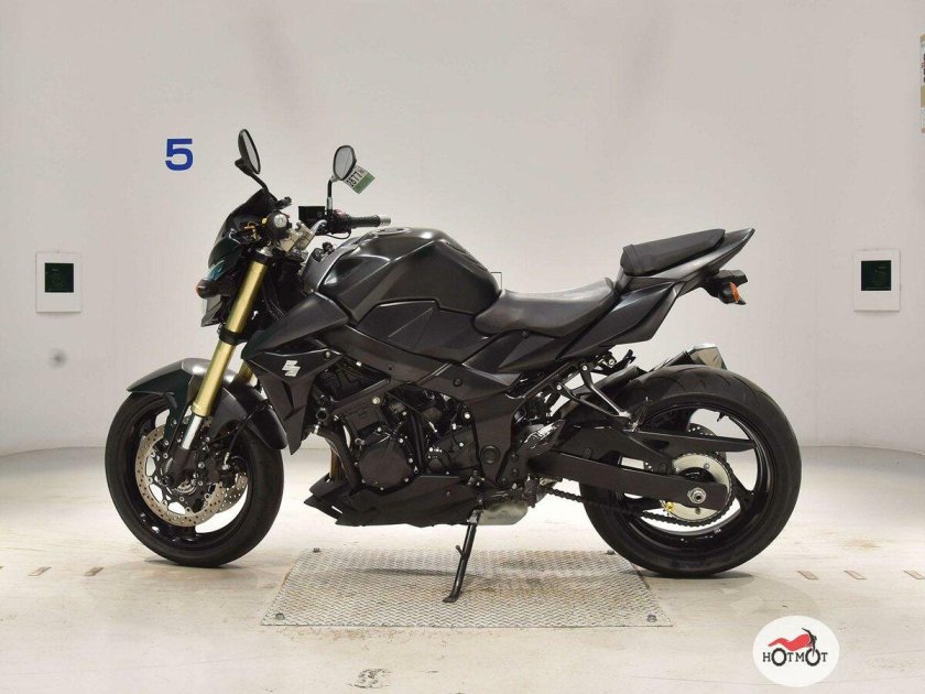 Suzuki gsr750 чёрный
