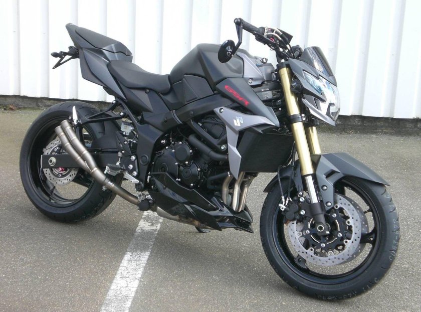 Suzuki gsr750 чёрный