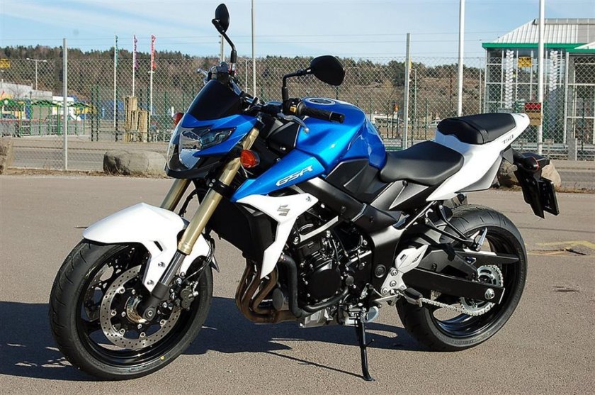 Suzuki GSR 750