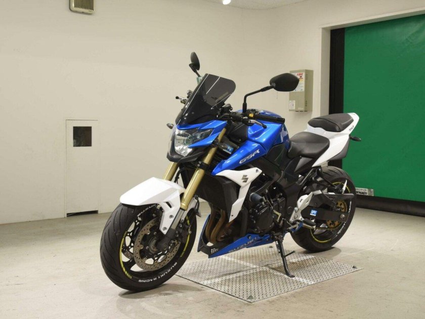 Suzuki gsr 750