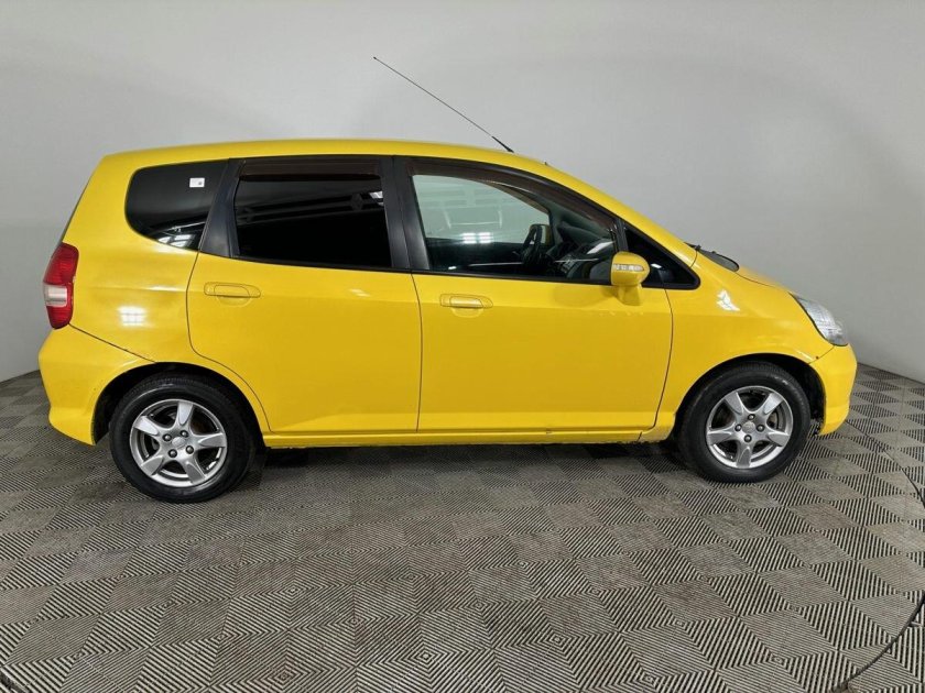 Honda jazz 2008 желтая