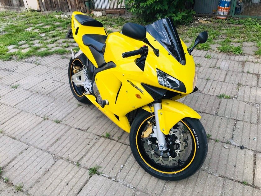 Honda cbr600rr желтый