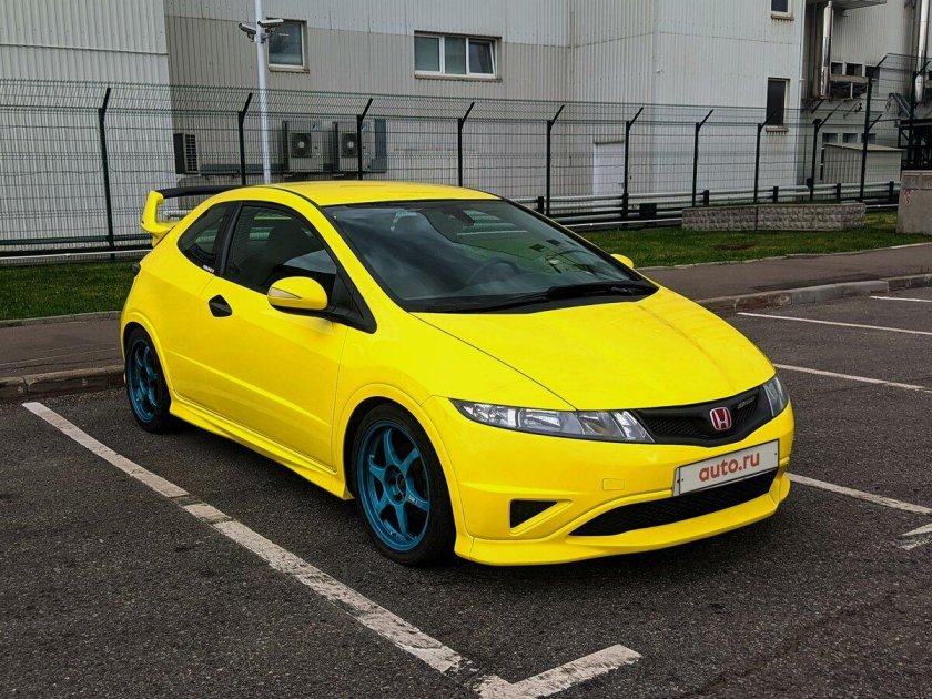 Хонда купе жёлтая