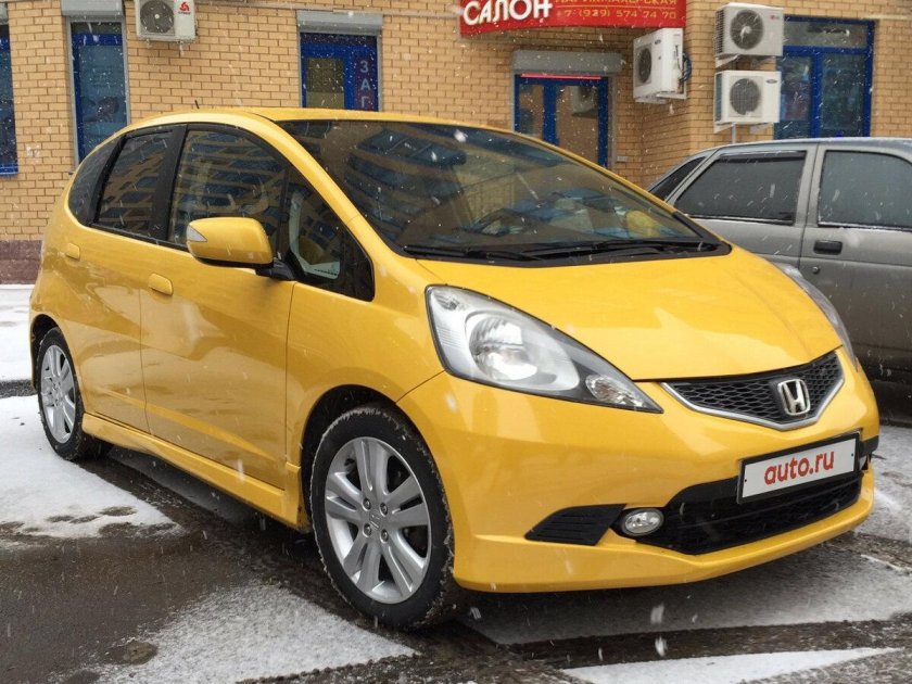 Хонда джаз желтая