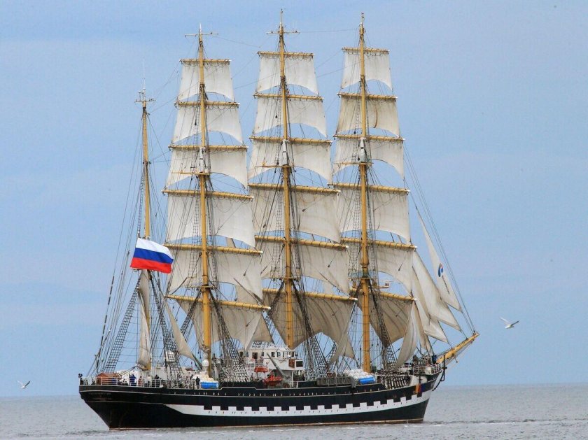 Парусники Седов и Крузенштерн