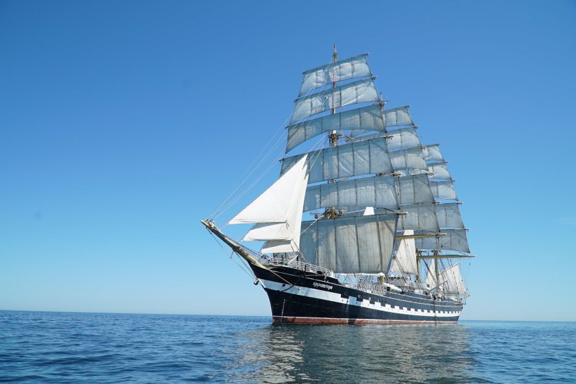 Парусник крузенштерн