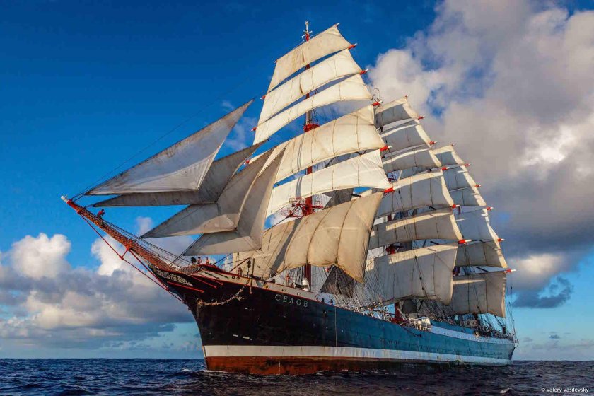 Парусник Барк Седов