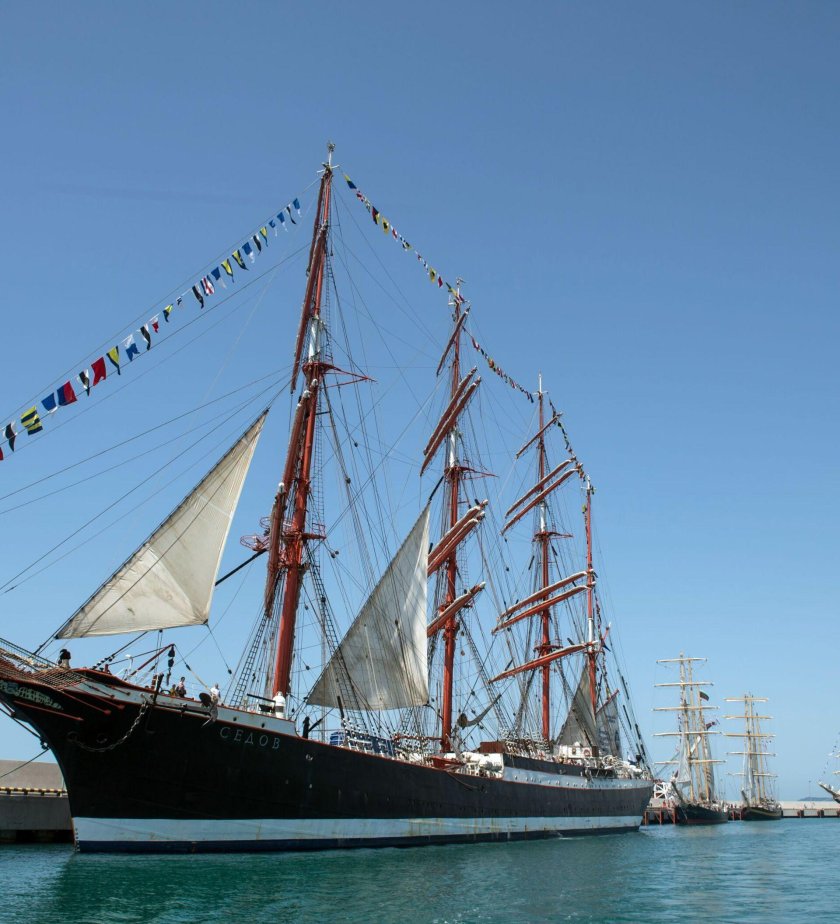 Высокий четырехмачтовый корабль Европа