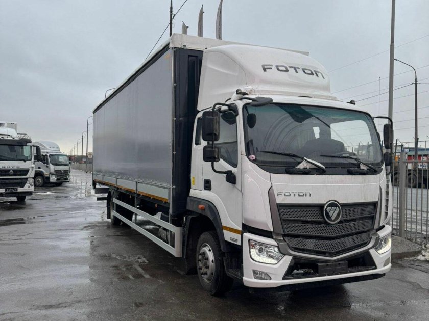 Тентованный грузовик