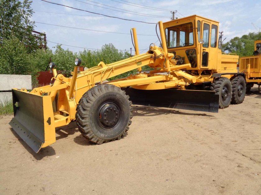 Автогрейдер ДЗ-180