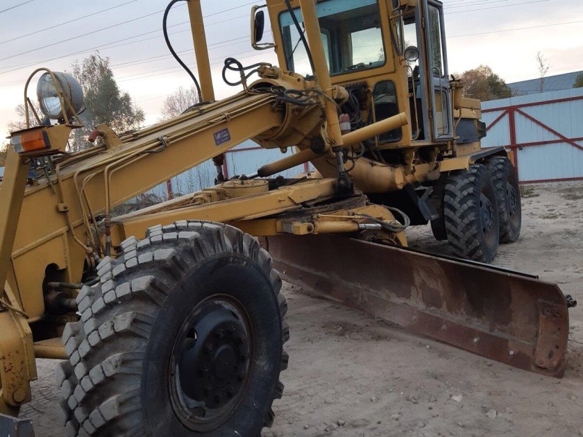 Автогрейдер дз 180
