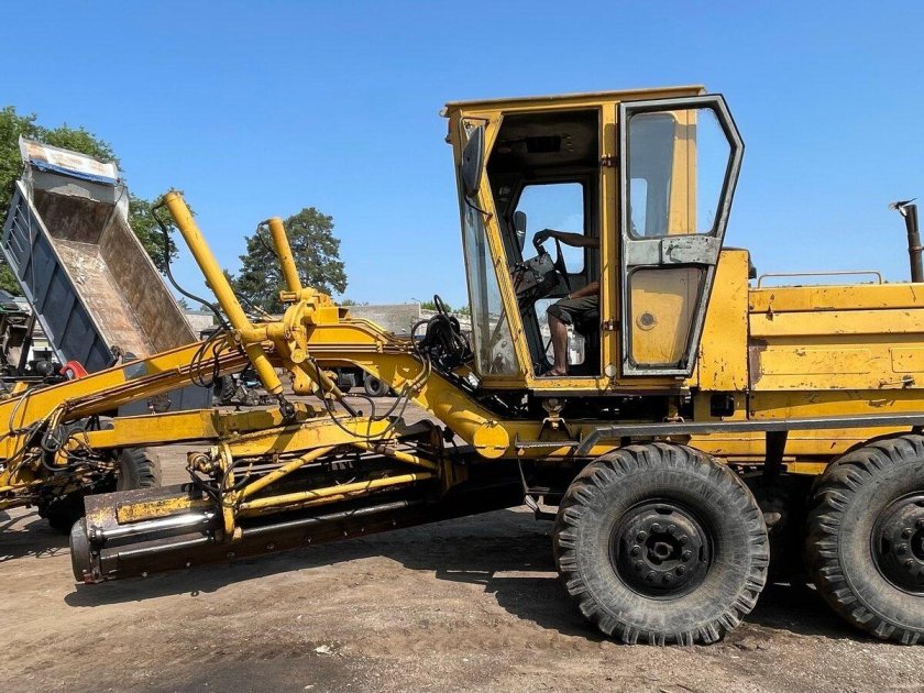 Автогрейдер дормаш дз-122б