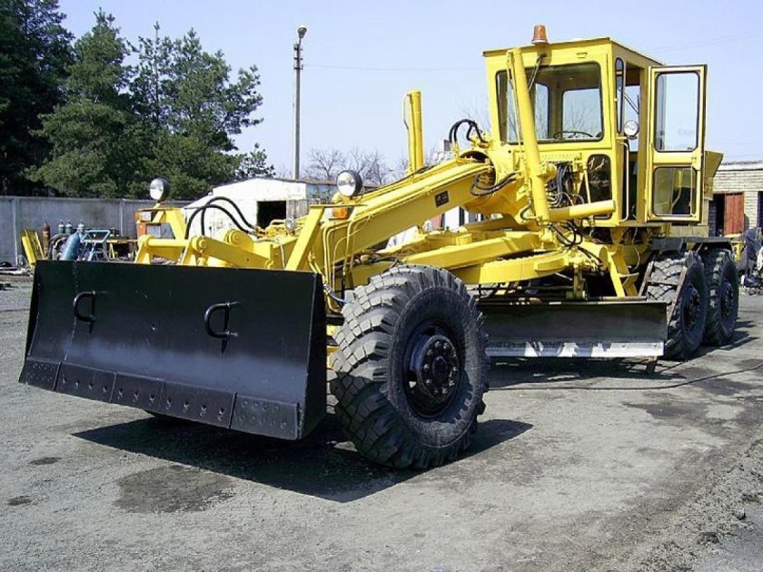 Грейдер Дормаш ДЗ 122