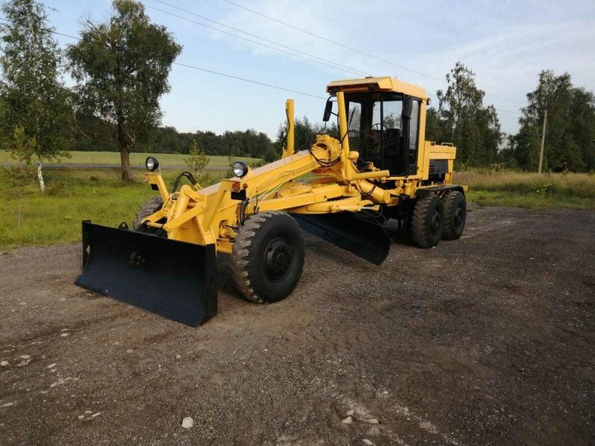 ДЗ-143 автогрейдер