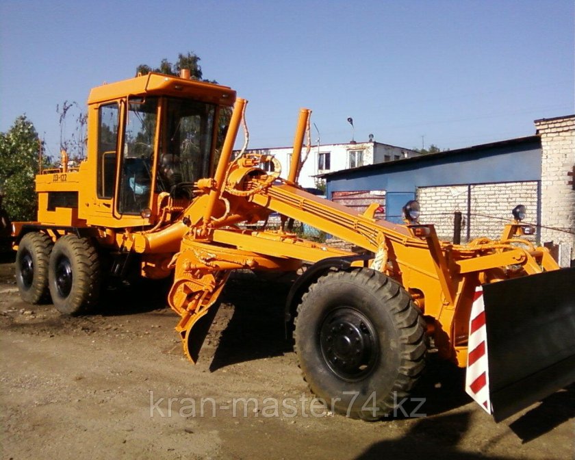 Автогрейдер Дормаш ДЗ-122б