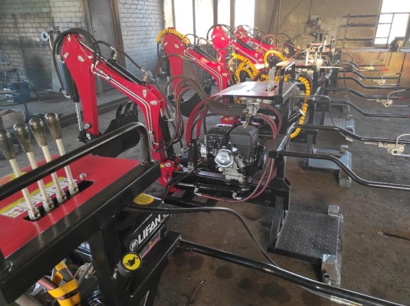 Тверские мини экскаваторы а23м, Тверь