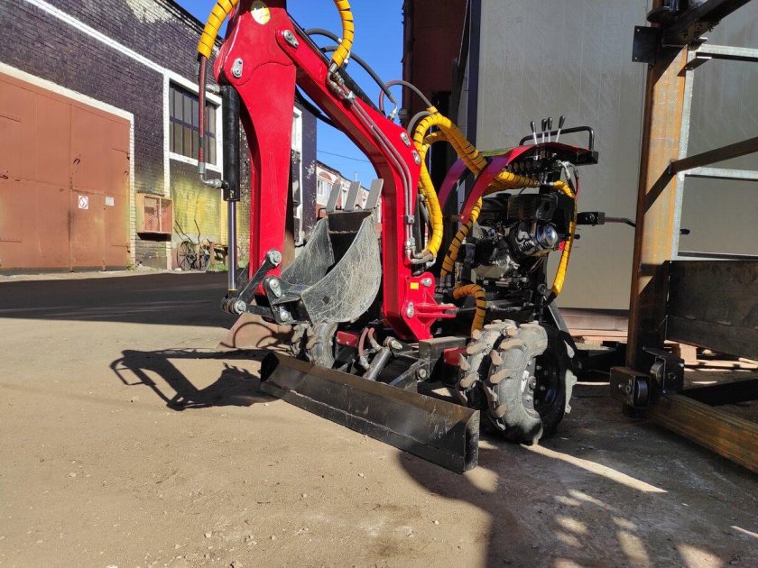 Мини экскаватор ред рино