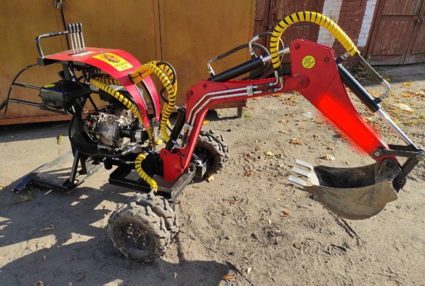 Тверской мини экскаватор а23м