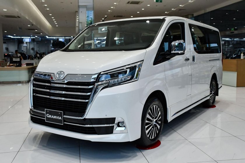 Тойота hiace 2021