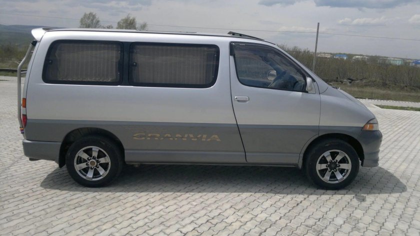 Toyota Granvia, 1998
