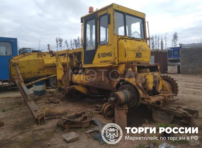 Трактор с бульдозерным оборудованием б10мб.0121в4