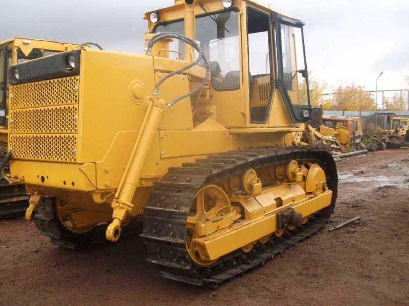 Бульдозер ЧТЗ б12
