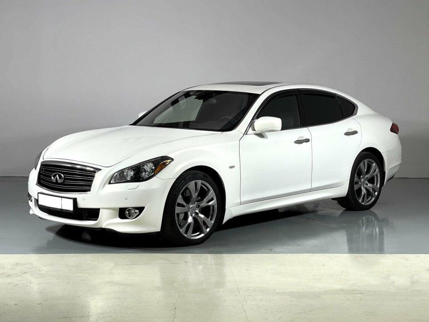 Инфинити белая седан