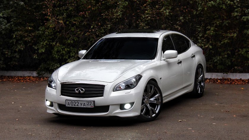 Infiniti q70