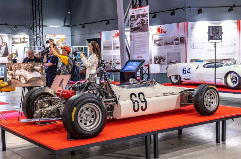 Выставка машин