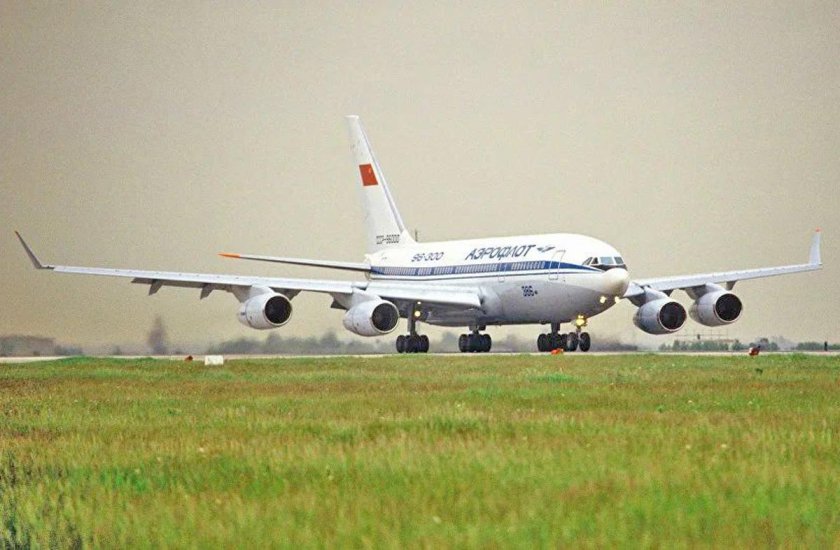 Самолет ил-96-400впу