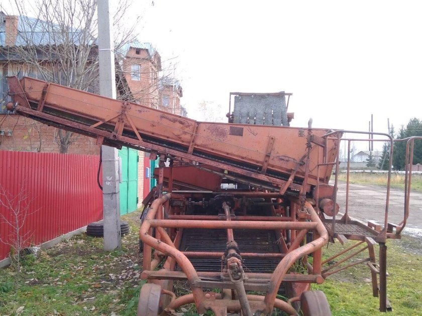 Картофельный комбайн ККУ-2