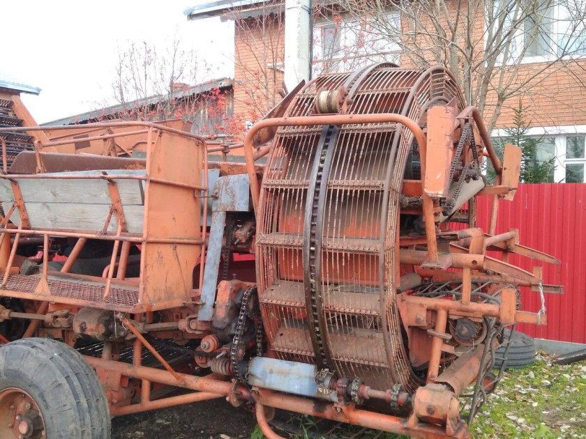ККУ-2а картофелеуборочный комбайн