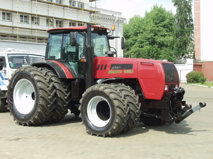 Трактор Беларус 2822