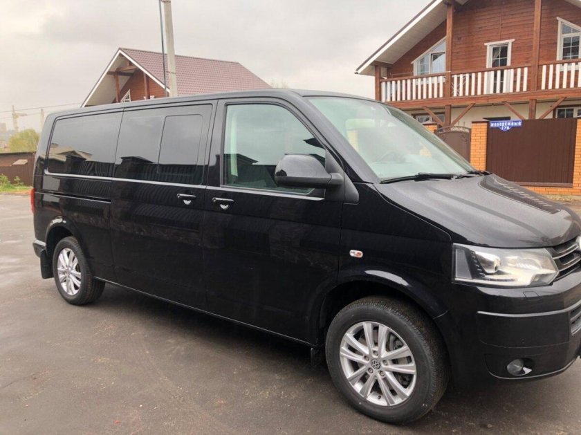 VW Caravelle черный