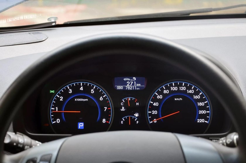 Hyundai Elantra 2010 приборка супервижн