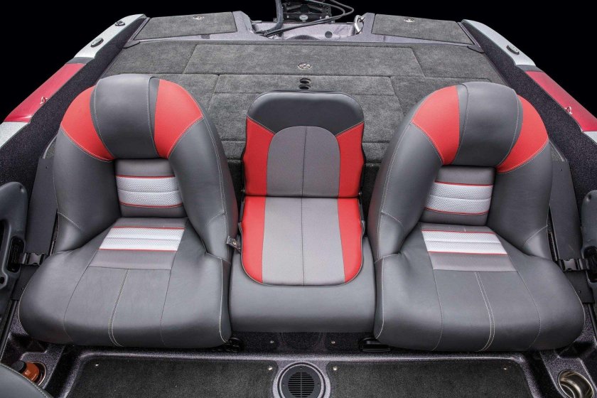 Задний диван катера