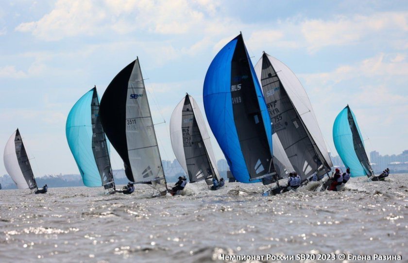 Яхту класса sb20