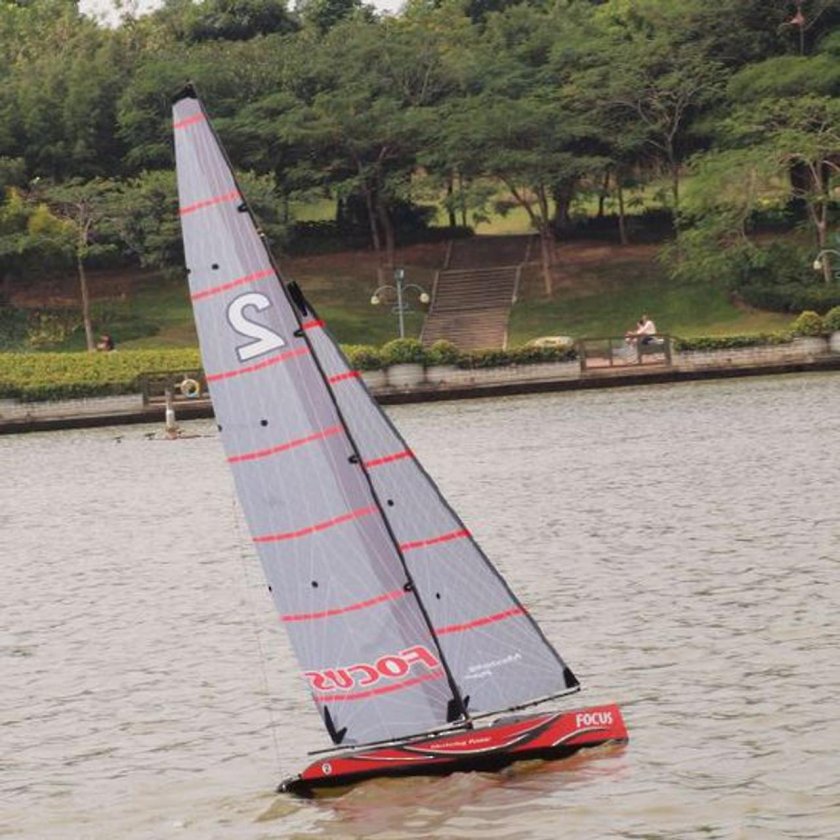 Радиоуправляемая яхта