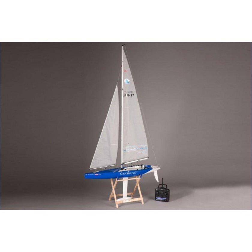 Модель яхты парусной Triumph 800