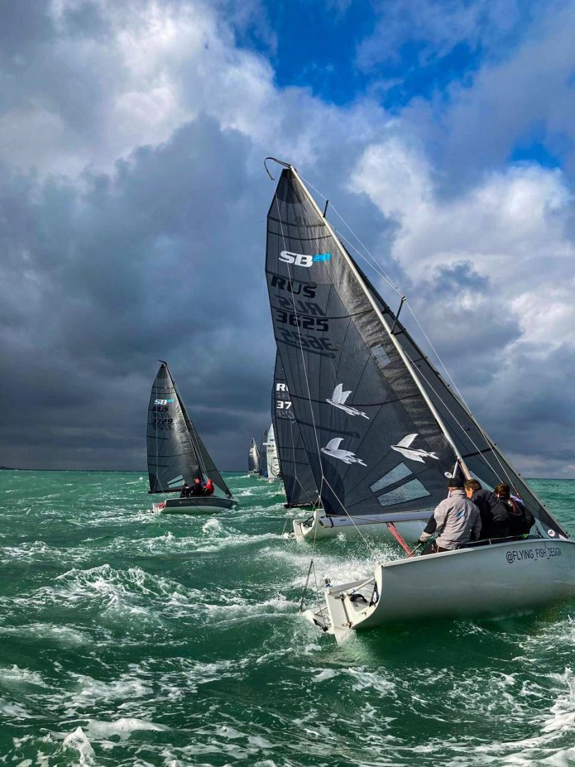 Гоночная яхта