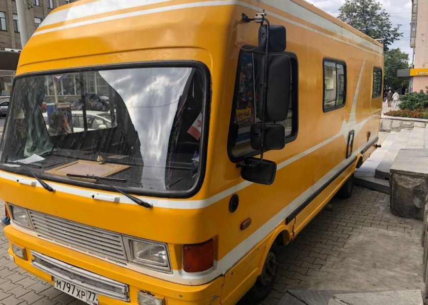 Желтый автодом