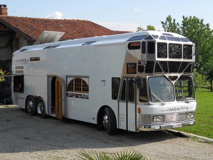 Neoplan Skyliner автодом