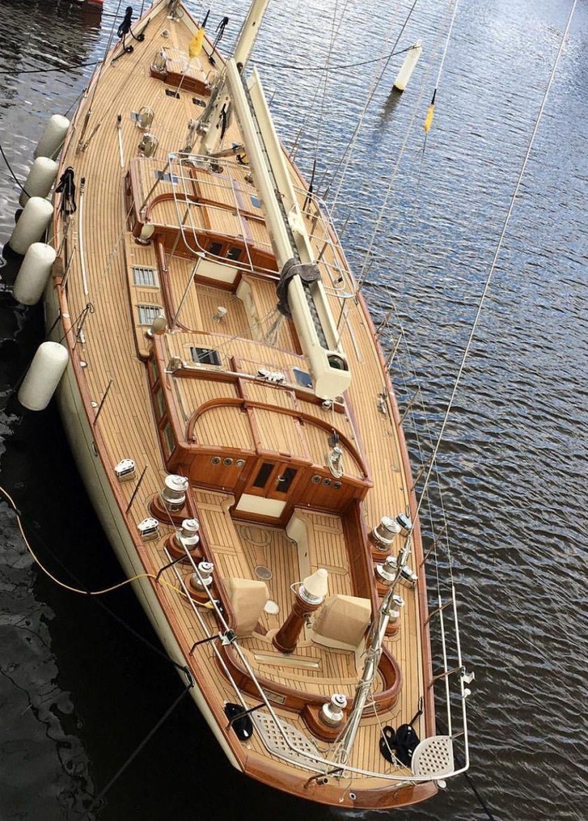 Деревянная яхта