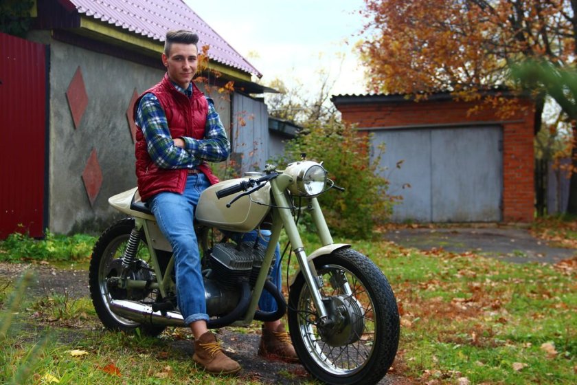 Мотоцикл восход кафе рейсер