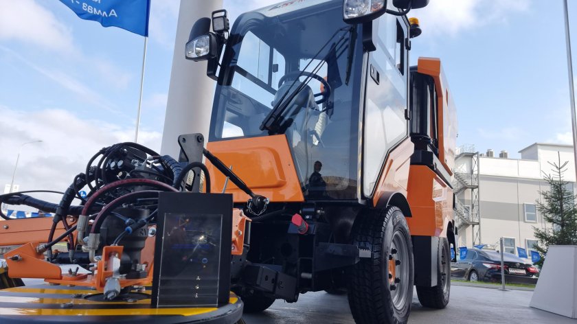 "Sweeper" ММК-1500 многофункциональная Коммунальная машина