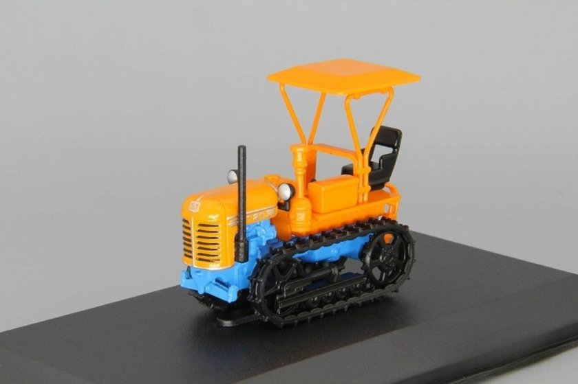 Оранжевый трактор